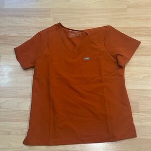 Figs one pocket top dirty chai